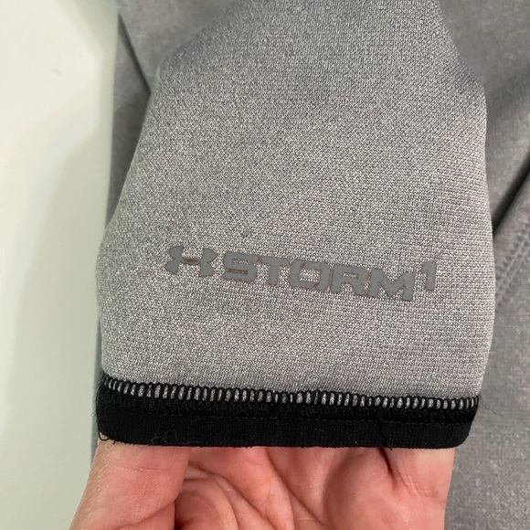 Under Armour Storm Hoodie Youth Gray and Black Fleece/ Fuzzy Water Resistant - Picture 12 of 12